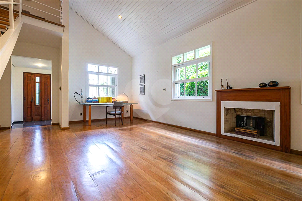 Sobrado no Alto de Pinheiros com 369 m² e Terreno com 570 m²