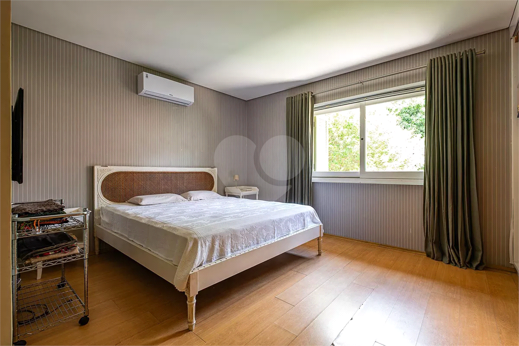 Sobrado no Alto de Pinheiros com 369 m² e Terreno com 570 m²