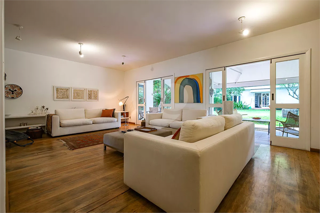 Sobrado no Alto de Pinheiros com 369 m² e Terreno com 570 m²