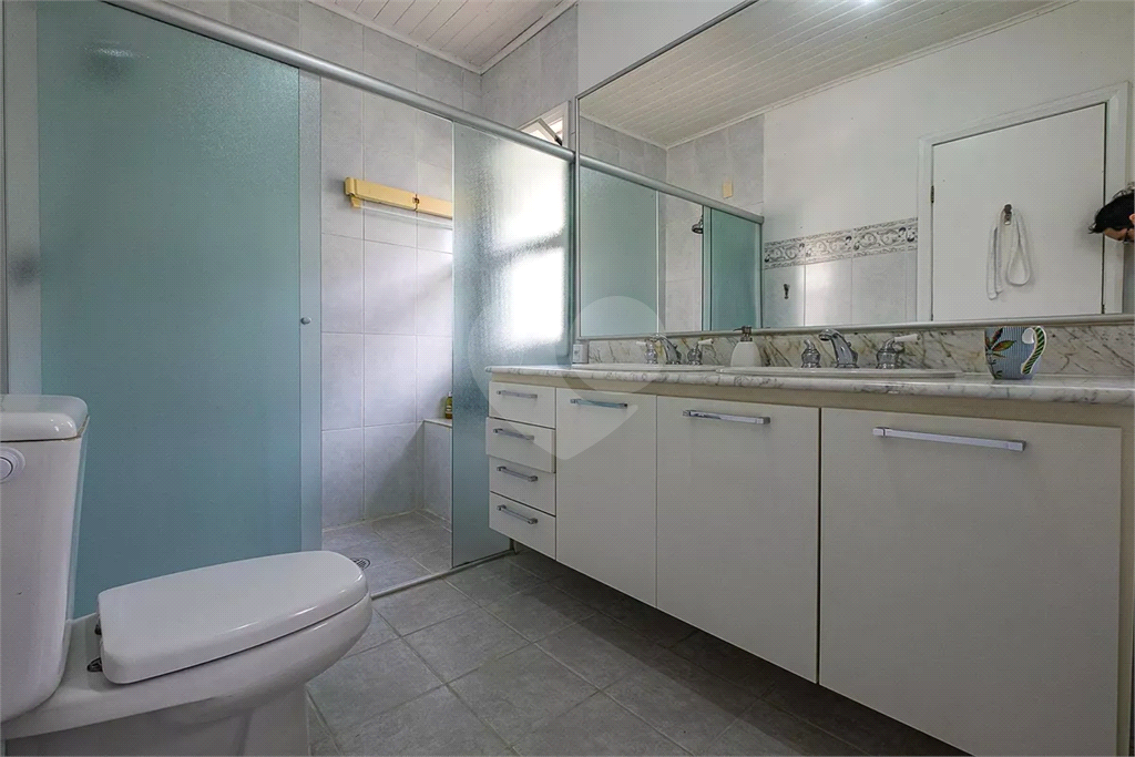 Sobrado no Alto de Pinheiros com 369 m² e Terreno com 570 m²