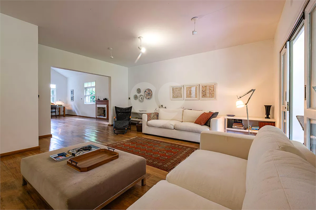 Sobrado no Alto de Pinheiros com 369 m² e Terreno com 570 m²