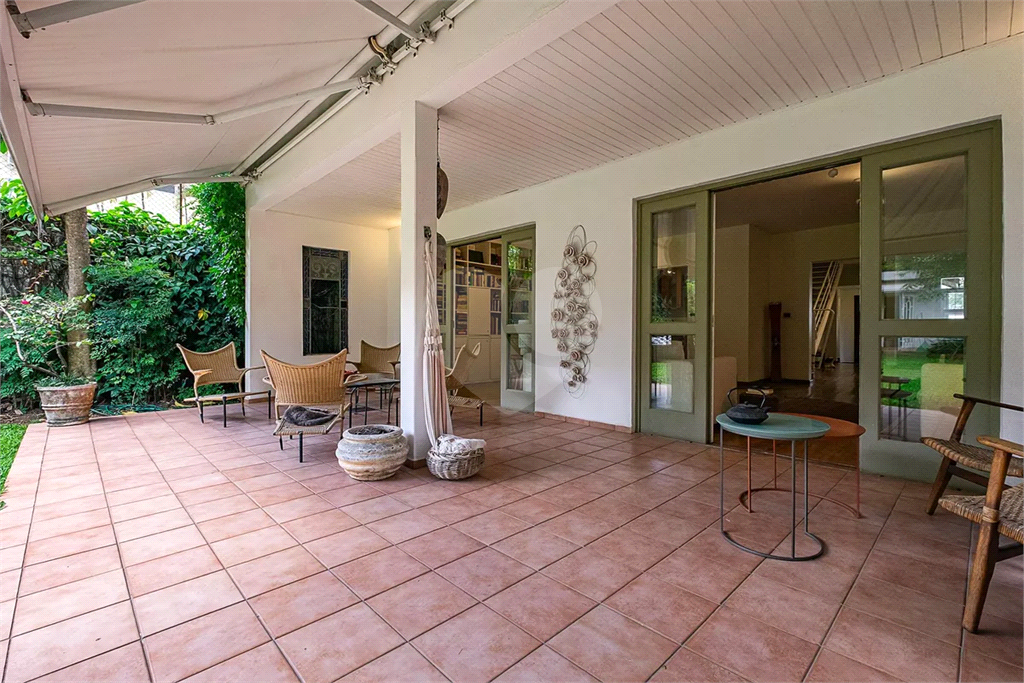 Sobrado no Alto de Pinheiros com 369 m² e Terreno com 570 m²