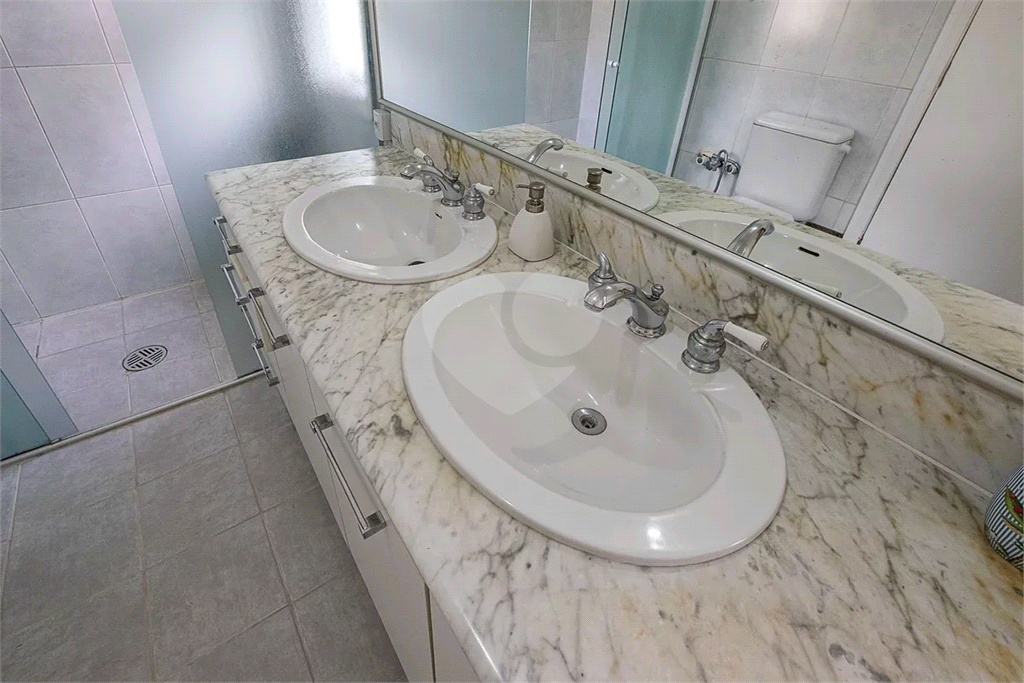 Sobrado no Alto de Pinheiros com 369 m² e Terreno com 570 m²