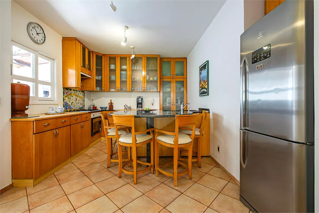 Sobrado no Alto de Pinheiros com 369 m² e Terreno com 570 m²