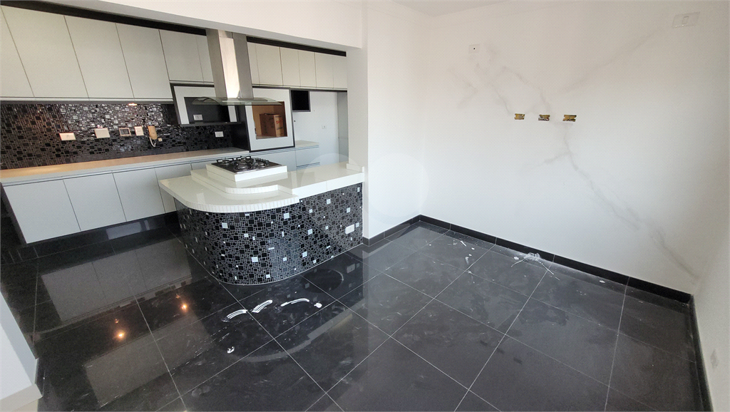 Cobertura Duplex para venda, 4 quartos (2 suítes), piscina, espaço gourmet. 4 vagas. Água Fria