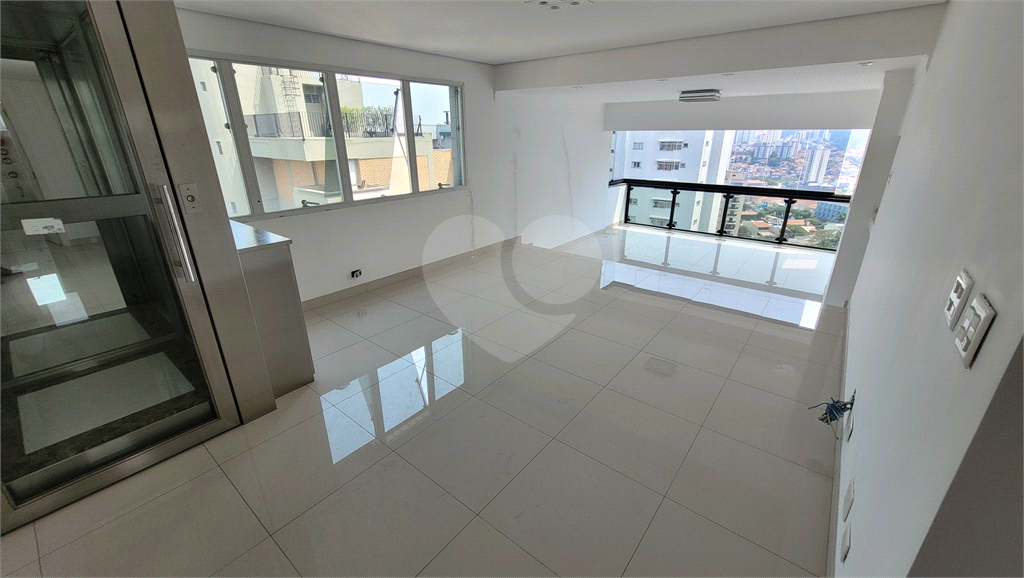 Cobertura Duplex para venda, 4 quartos (2 suítes), piscina, espaço gourmet. 4 vagas. Água Fria