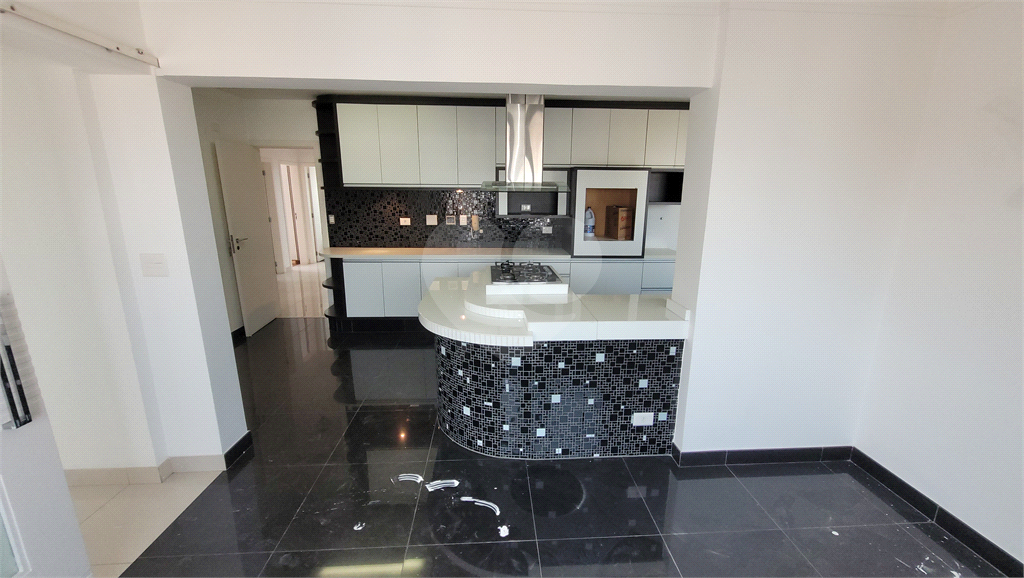 Cobertura Duplex para venda, 4 quartos (2 suítes), piscina, espaço gourmet. 4 vagas. Água Fria