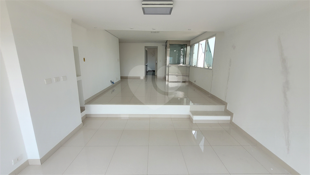 Cobertura Duplex para venda, 4 quartos (2 suítes), piscina, espaço gourmet. 4 vagas. Água Fria