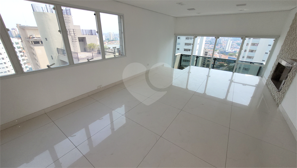 Cobertura Duplex para venda, 4 quartos (2 suítes), piscina, espaço gourmet. 4 vagas. Água Fria