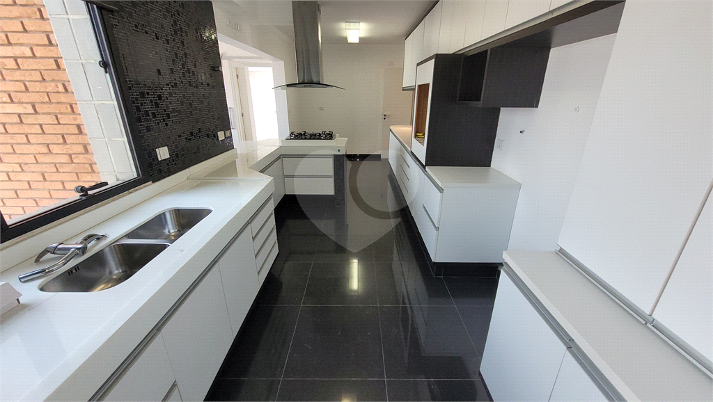 Cobertura Duplex para venda, 4 quartos (2 suítes), piscina, espaço gourmet. 4 vagas. Água Fria