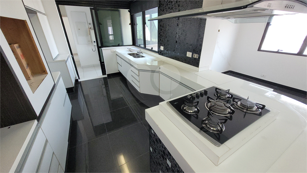 Cobertura Duplex para venda, 4 quartos (2 suítes), piscina, espaço gourmet. 4 vagas. Água Fria