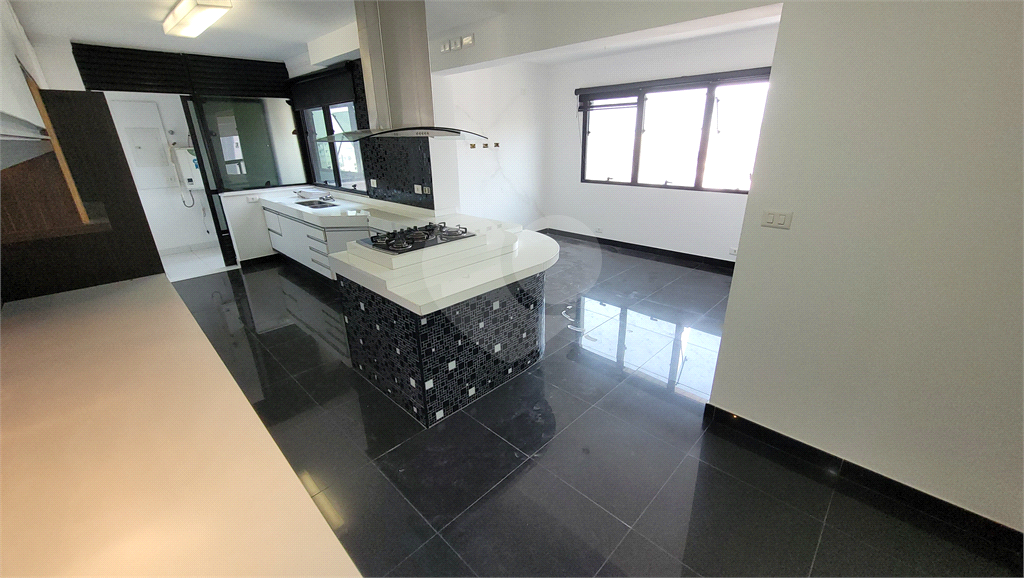 Cobertura Duplex para venda, 4 quartos (2 suítes), piscina, espaço gourmet. 4 vagas. Água Fria