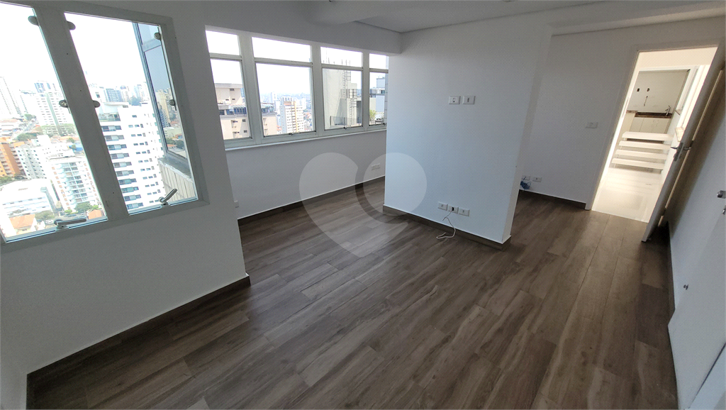 Cobertura Duplex para venda, 4 quartos (2 suítes), piscina, espaço gourmet. 4 vagas. Água Fria