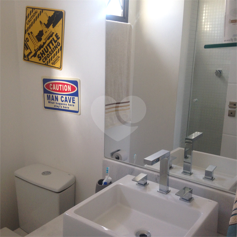 Cobertura com piscina e 3 vagas.