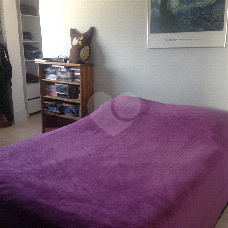 Cobertura com piscina e 3 vagas.