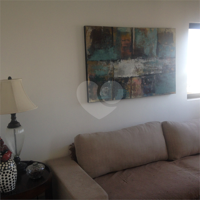 Cobertura com piscina e 3 vagas.