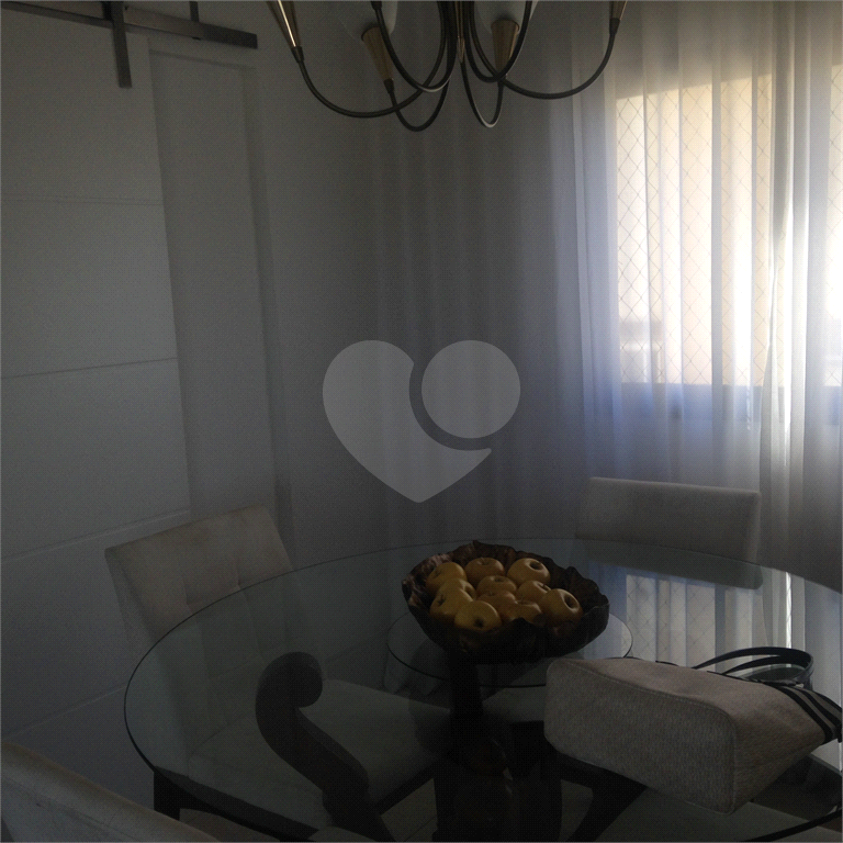 Cobertura com piscina e 3 vagas.