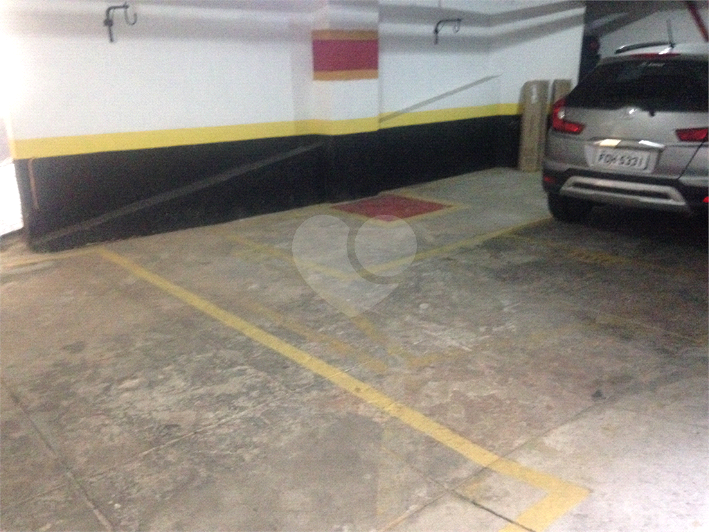 Cobertura com piscina e 3 vagas.