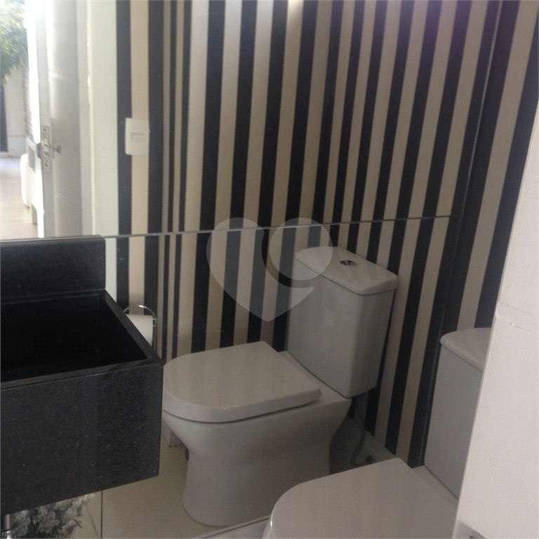 Cobertura com piscina e 3 vagas.