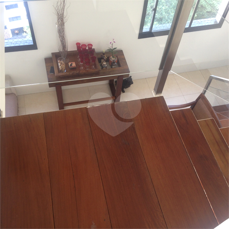 Cobertura com piscina e 3 vagas.