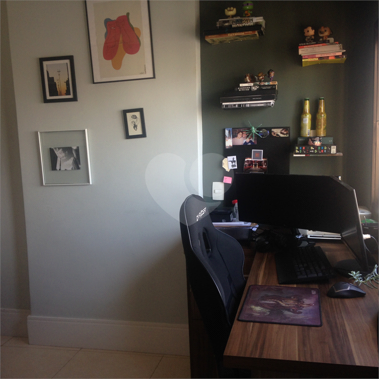 Cobertura com piscina e 3 vagas.