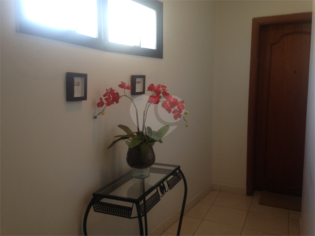 Cobertura com piscina e 3 vagas.