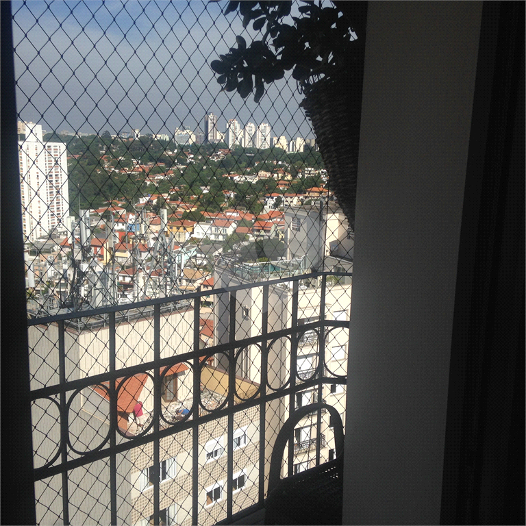 Cobertura com piscina e 3 vagas.