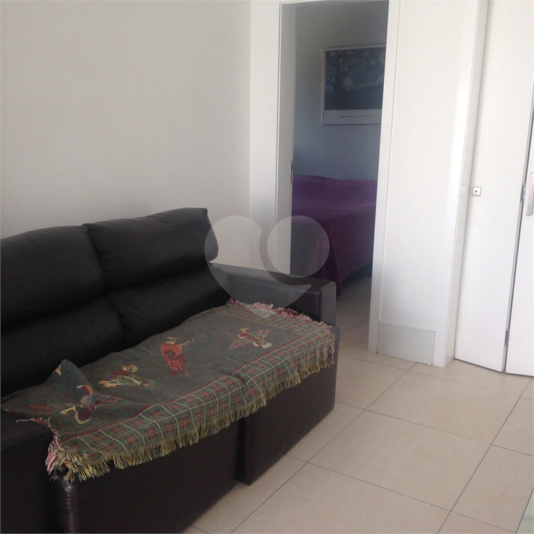 Cobertura com piscina e 3 vagas.