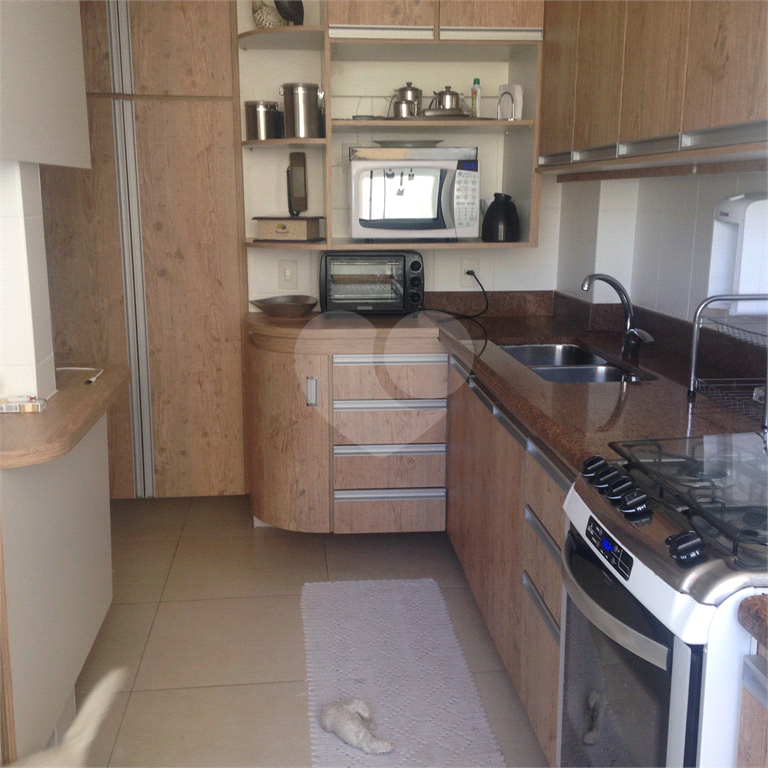 Cobertura com piscina e 3 vagas.