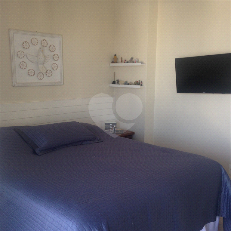 Cobertura com piscina e 3 vagas.