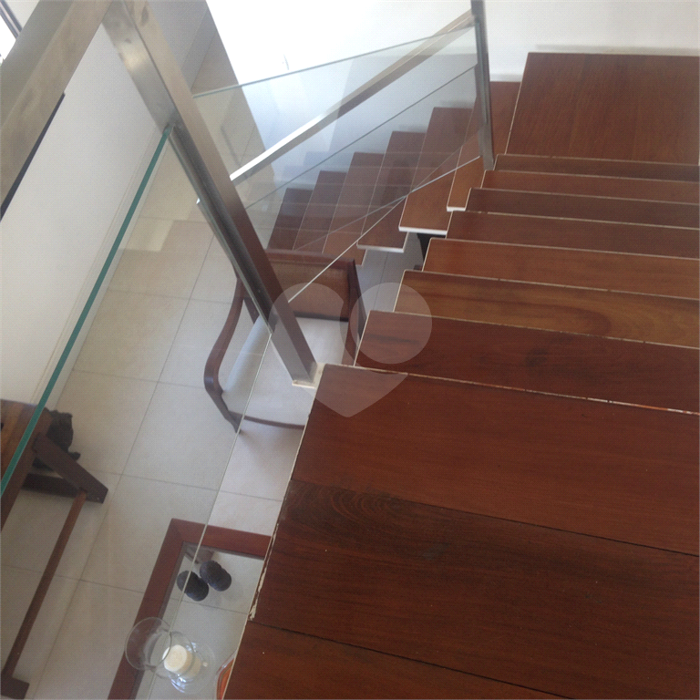 Cobertura com piscina e 3 vagas.