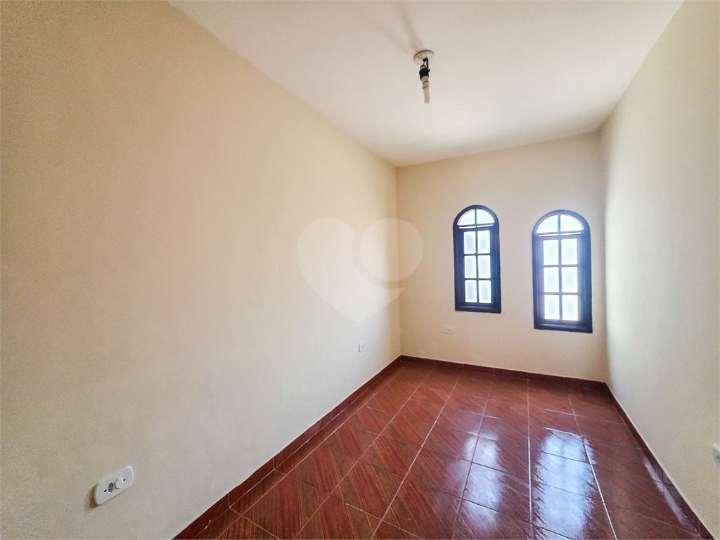 Excelente sobrado com 3 dormitorios rua tranquila passagem so dos moradores