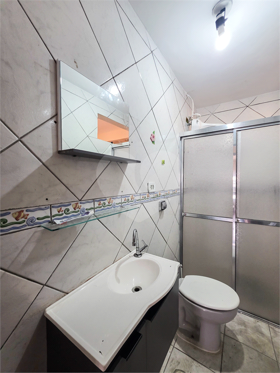 Excelente sobrado com 3 dormitorios rua tranquila passagem so dos moradores