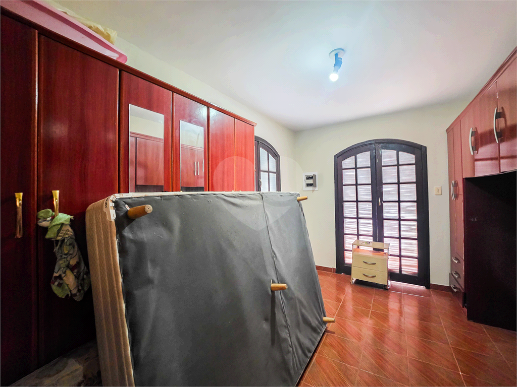 Excelente sobrado com 3 dormitorios rua tranquila passagem so dos moradores