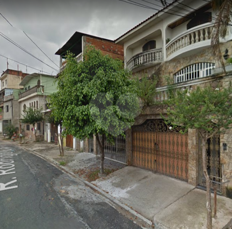 Ótima casa à venda na Rua Rodrigo Caro