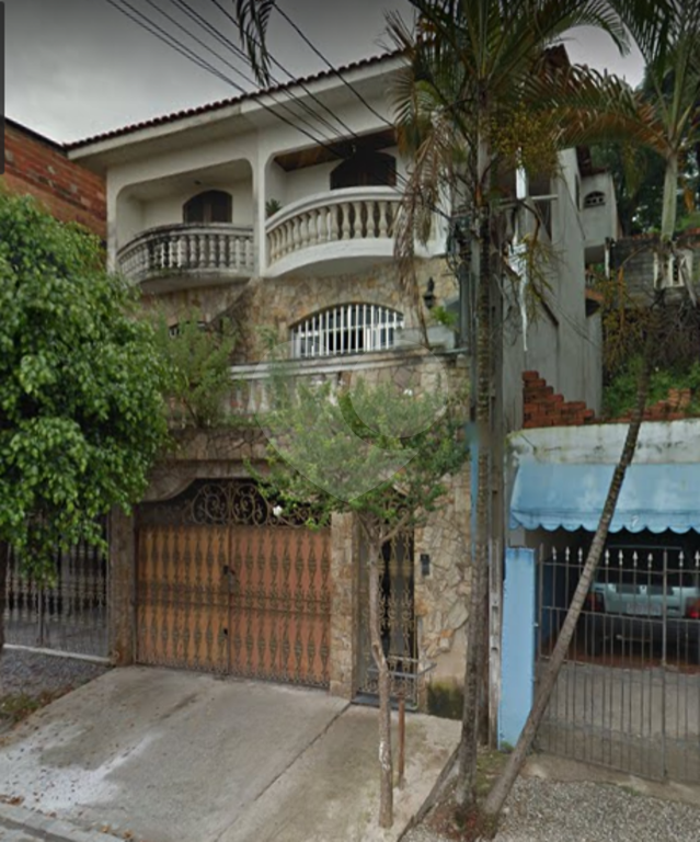 Ótima casa à venda na Rua Rodrigo Caro