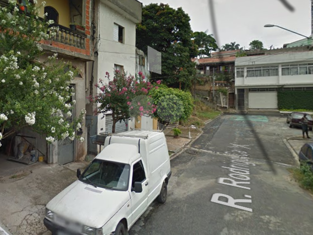 Ótima casa à venda na Rua Rodrigo Caro