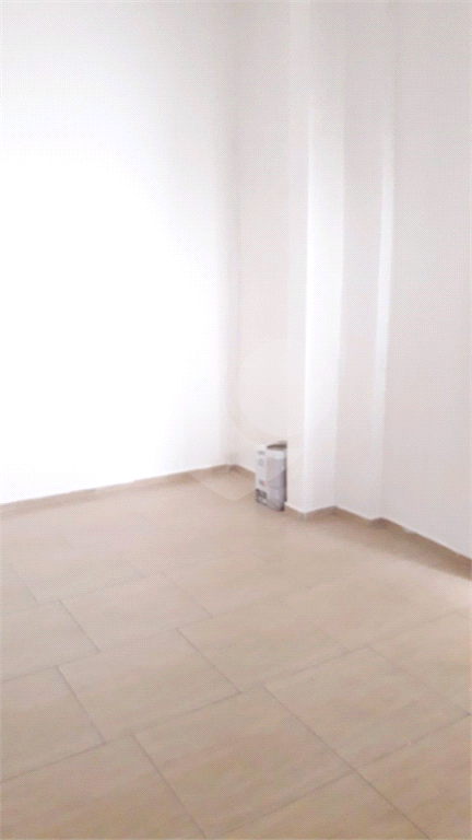 Santana loja de rua = uma casa em baixo com entrada independente