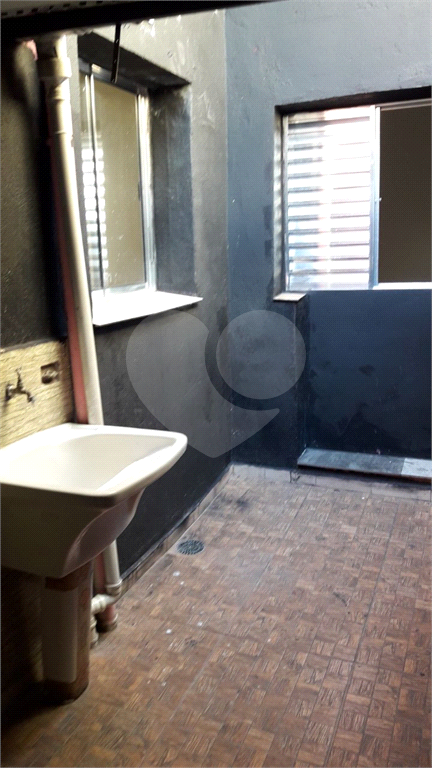 Santana loja de rua = uma casa em baixo com entrada independente