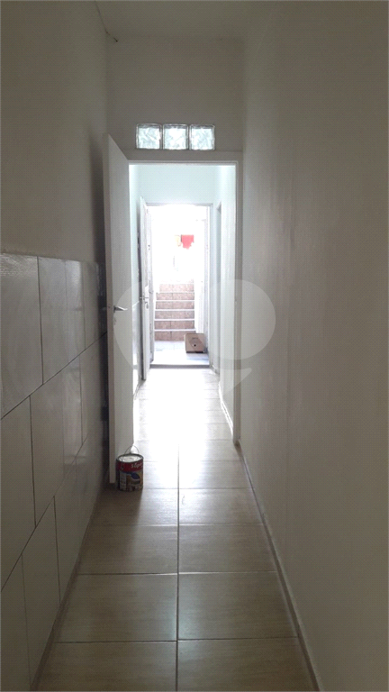 Santana loja de rua = uma casa em baixo com entrada independente