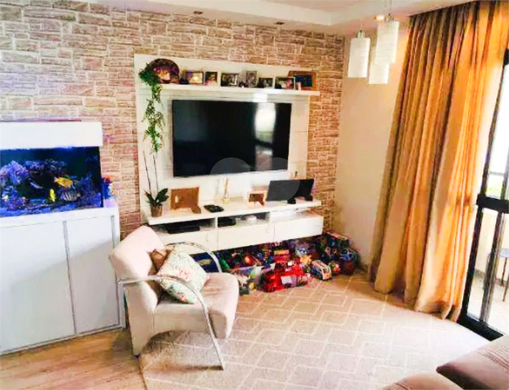 Cobertura duplex modificada  rico em armários mediações do bairro Tucuruvi 