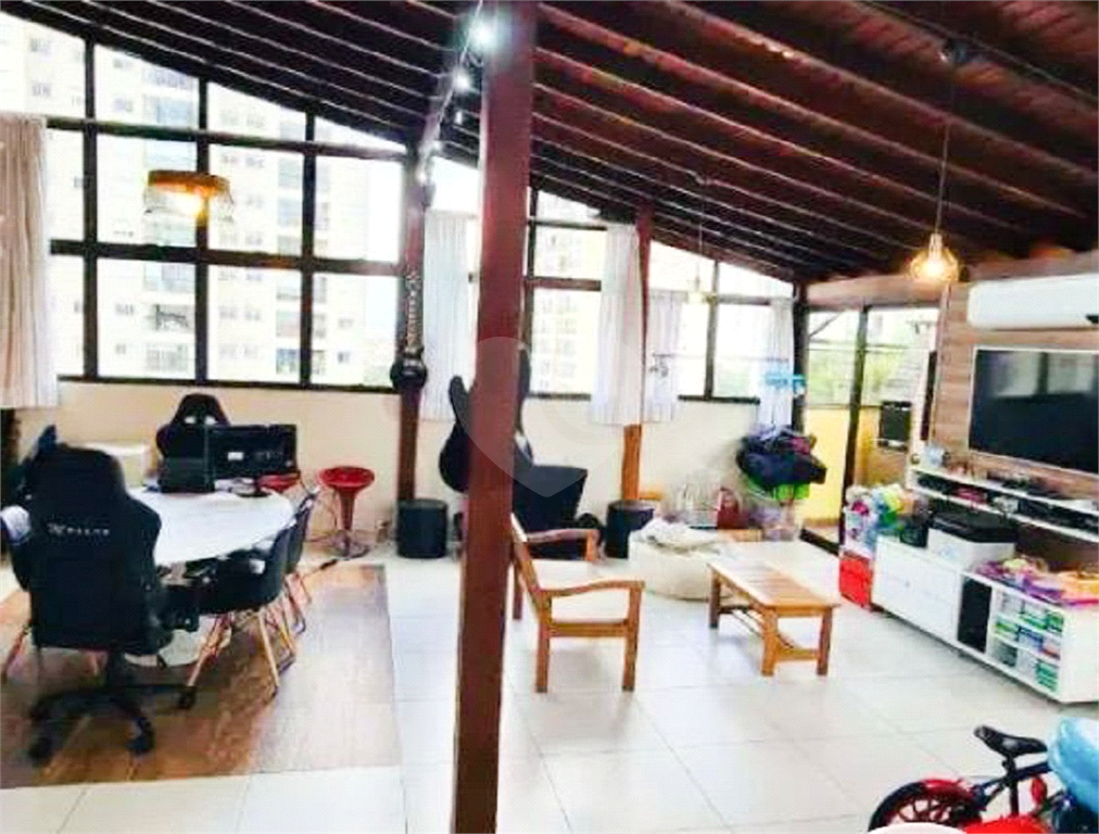 Cobertura duplex modificada  rico em armários mediações do bairro Tucuruvi 