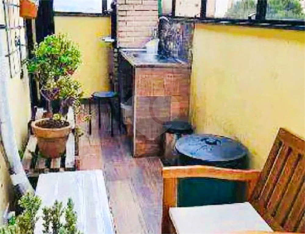 Cobertura duplex modificada  rico em armários mediações do bairro Tucuruvi 