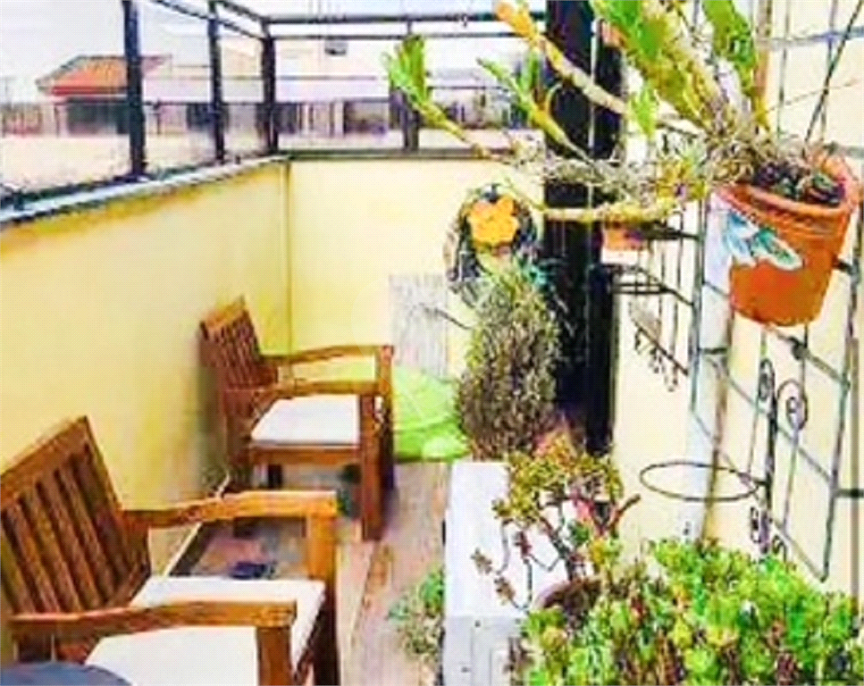 Cobertura duplex modificada  rico em armários mediações do bairro Tucuruvi 