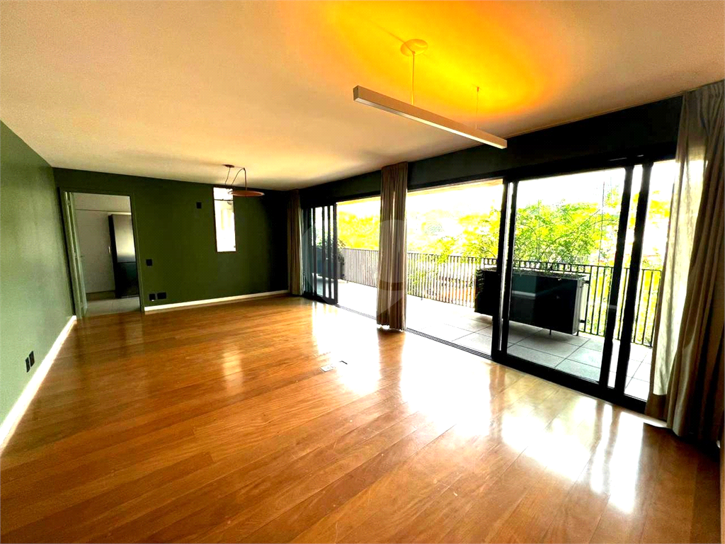 APARTAMENTO em VILA MADALENA