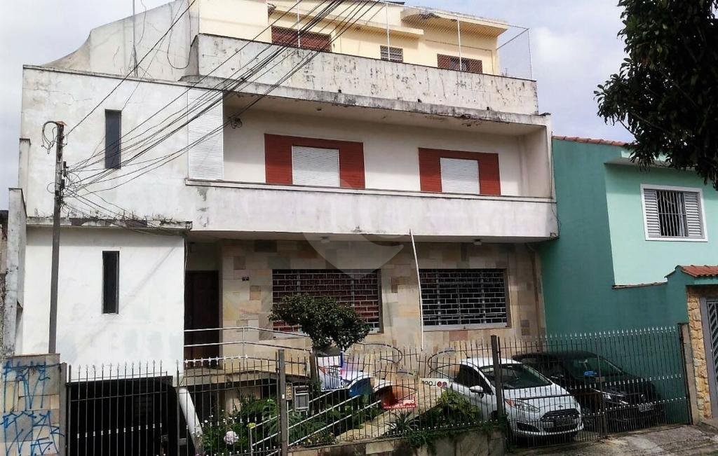Ótimo prédio residencial à venda na Vila Dom Pedro II em excelente localização. 