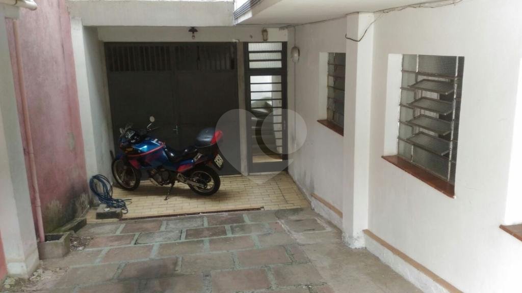 Ótimo prédio residencial à venda na Vila Dom Pedro II em excelente localização. 