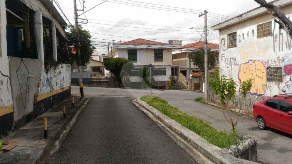 Ótimo prédio residencial à venda na Vila Dom Pedro II em excelente localização. 