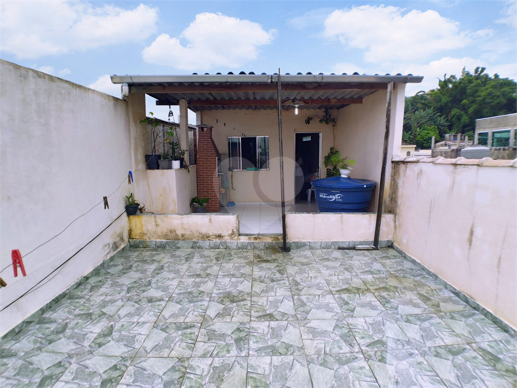 Sobrado com 3 dormitórios, 3 banheiros, 2 vagas, 2 varandas, salão de festas.