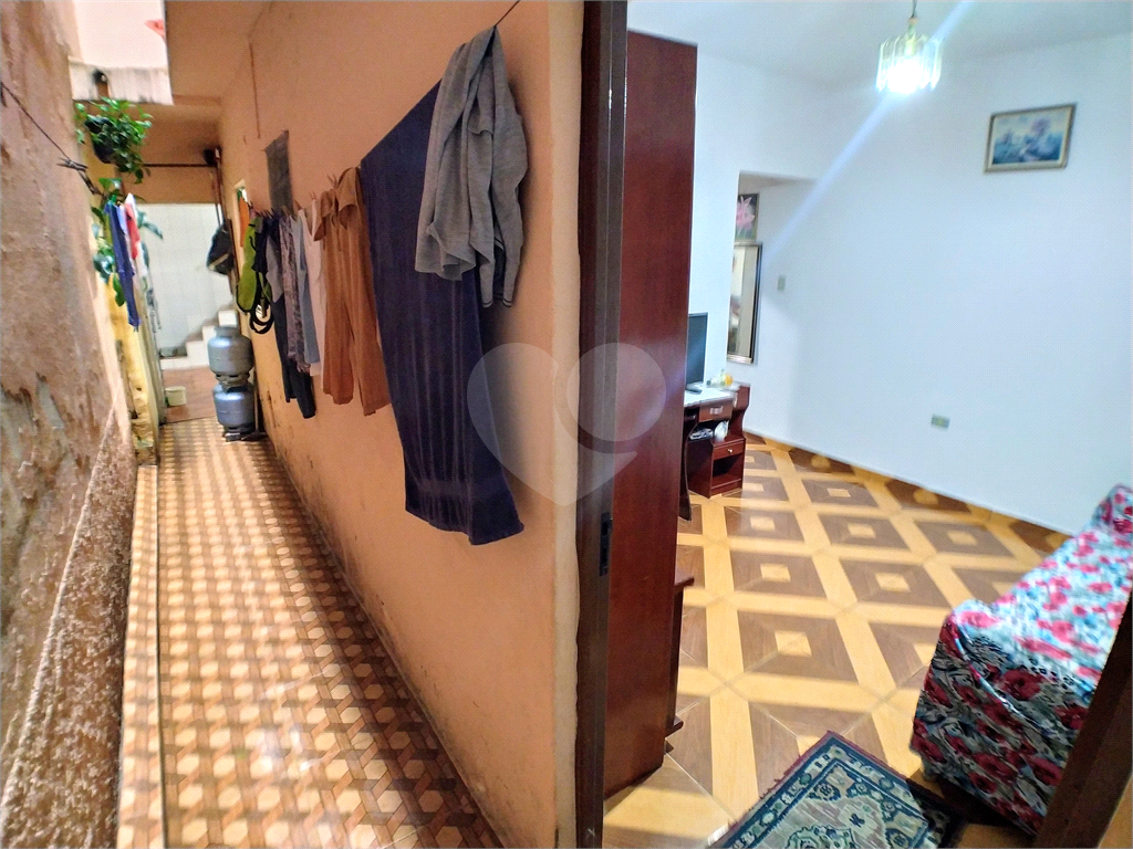 Sobrado com 3 dormitórios, 3 banheiros, 2 vagas, 2 varandas, salão de festas.